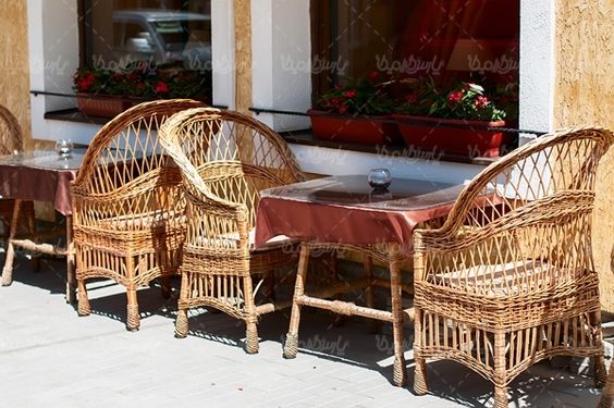 رستوران میز چوبی صندلی حصیری