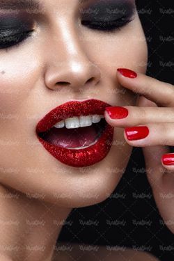 سالن آرایش میکاپ صورت چهره دختر