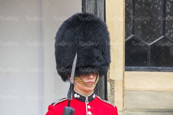 سرباز محافظ لباس نظامی کلاه سر نیزه