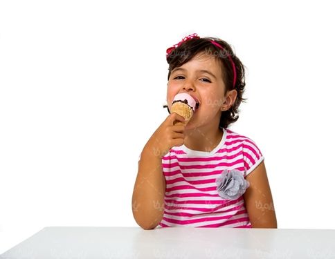 کودک بچه خردسال بستنی قیفی