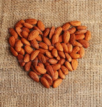 بادام درختی آجیل فروشی خشکبار