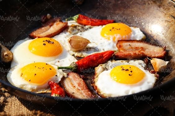تخم مرغ نیمرو صبحانه رستوران