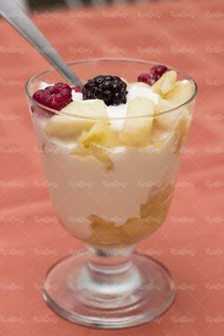 آبمیوه طبیعی لیوان آب میوه کافی شاپ