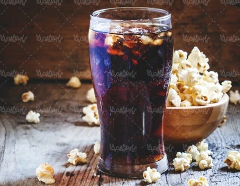 نوشابه گاز دار لیوان نوشابه یخ
