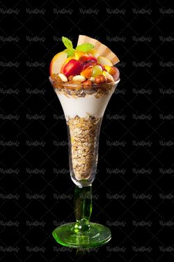 کافی شاپ بستنی میوه ای میلک شیک