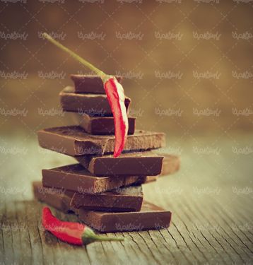 شکلات تلخ