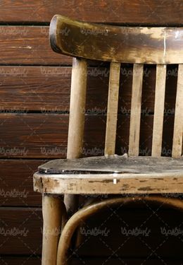 صندلی چوبی قدیمی