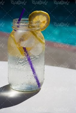 شیشه آب میوه