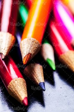 تصویر با کیفیت مداد رنگی