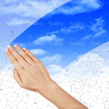 تمیز کردن قطرات آب روی شیشه