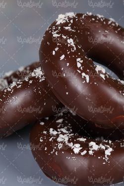 دونات شکلاتی
