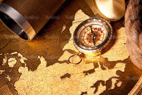 عکس با کیفیت قطب نما