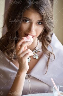دختر زیبا
