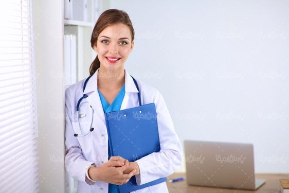 عکس با کیفیت پزشک زن