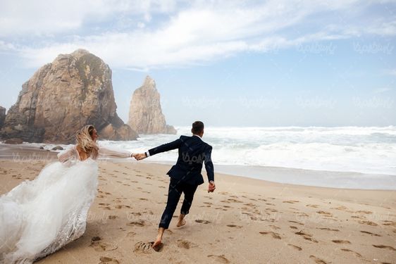 Bride and groom photo pose