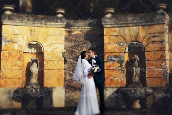 Bride and groom photo pose