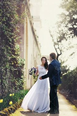 Bride and groom photo pose