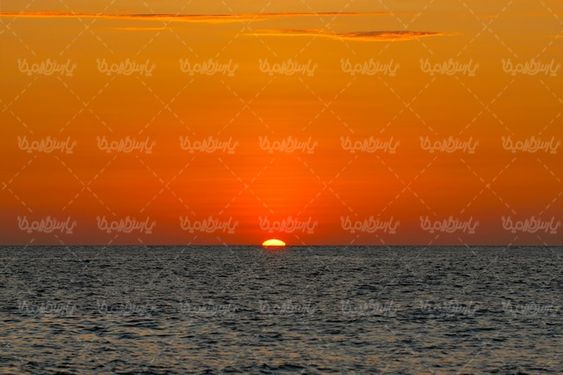 تصویر با کیفیت غروب دریا