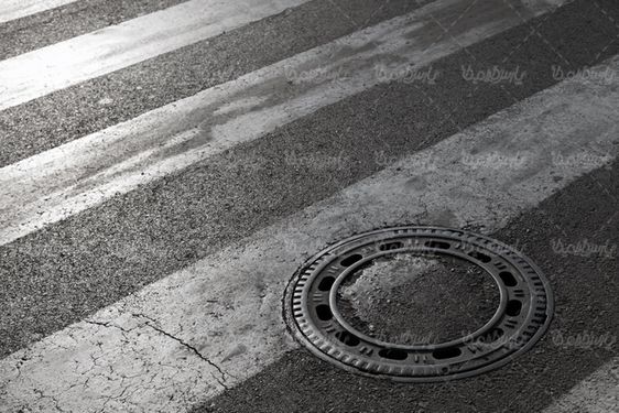 Manhole valve