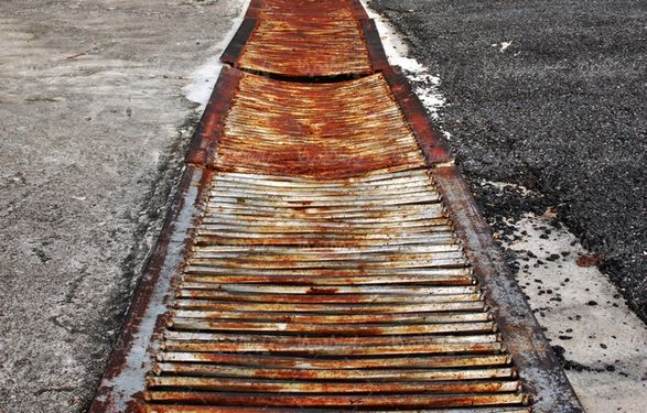 Manhole valve
