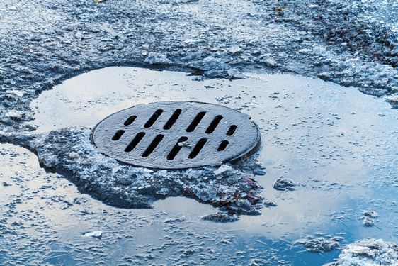 Manhole valve