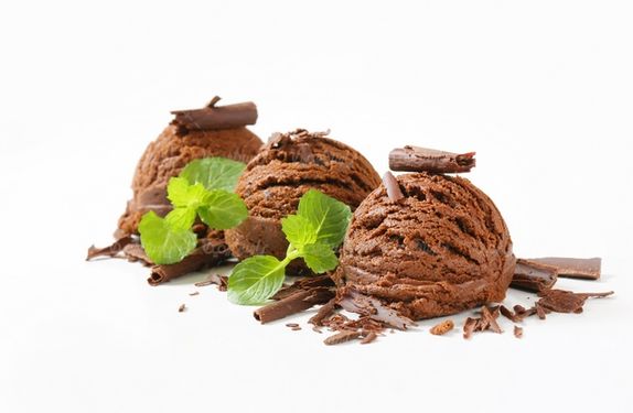 Scoop ice cream