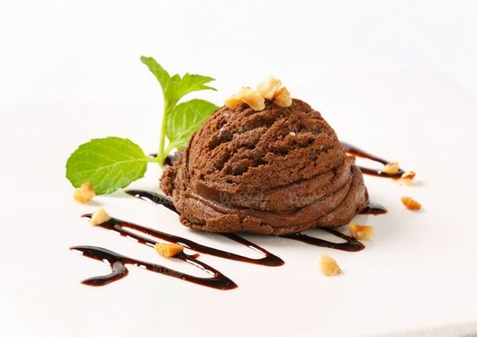 Scoop ice cream