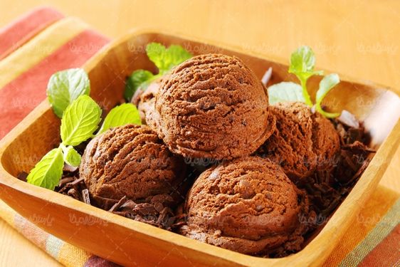 Scoop ice cream