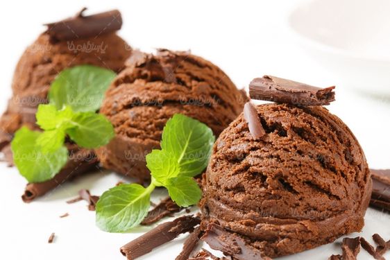 Scoop ice cream
