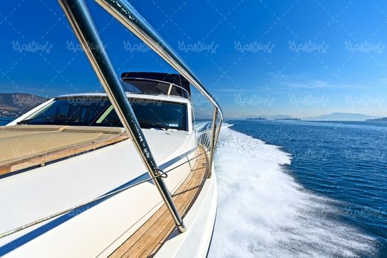 Pleasure boat