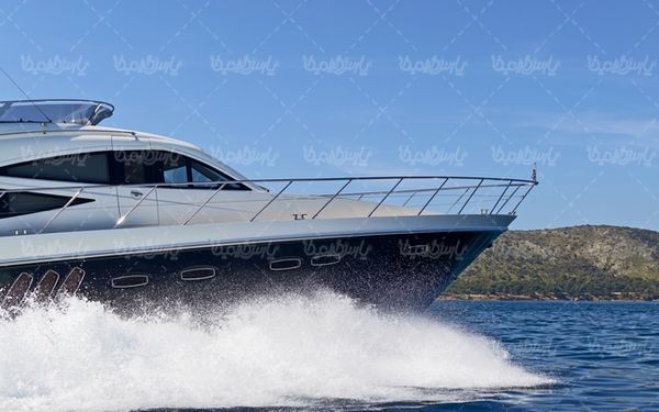 Pleasure boat