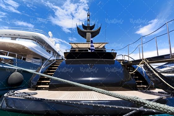 Pleasure boat