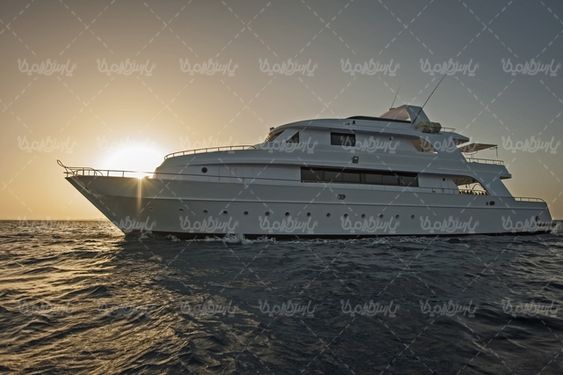 Pleasure boat