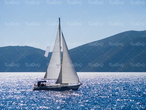 Pleasure boat
