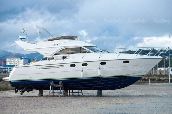 Pleasure boat