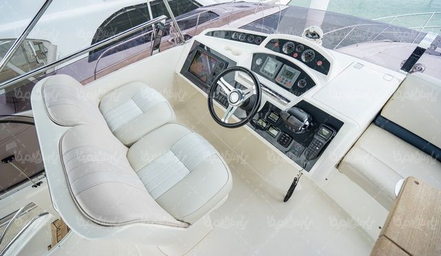 Pleasure boat
