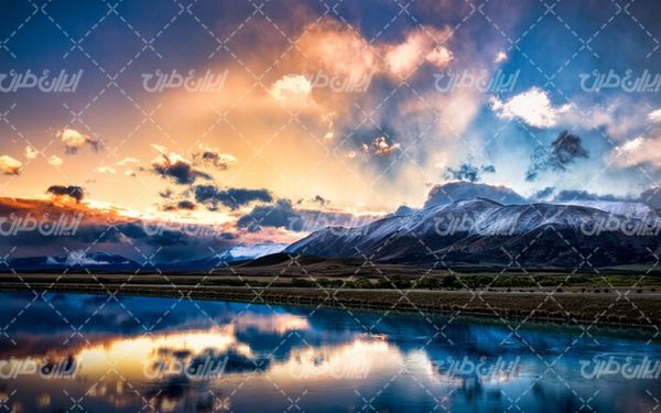 تصویر با کیفیت منظره زیبای رودخانه همراه با برف و غروب آفتاب