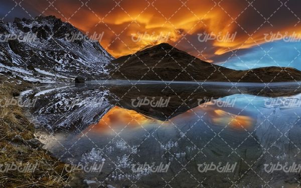تصویر با کیفیت منظره غروب آفتاب همراه با دریاچه و کوه