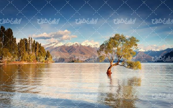 تصویر با کیفیت غروب آفتاب به همراه دریاچه و آب