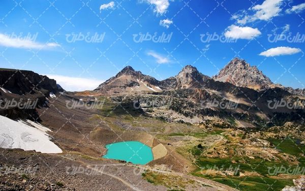 تصویر با کیفیت چشم انداز زیبا به همراه آسمان آبی و آب زلال