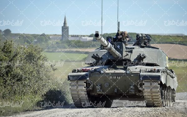 تصویر با کیفیت تانک زرهی به همراه سلاح و ماشین آلات نظامی