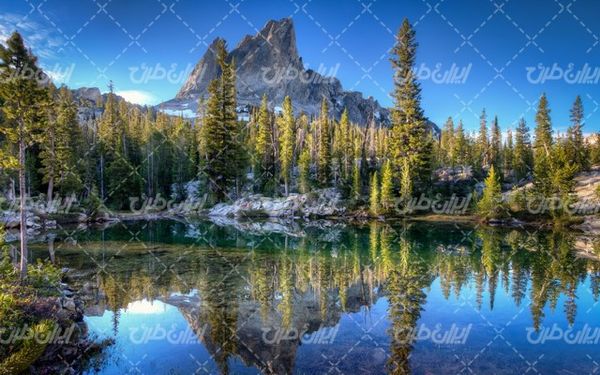 تصویر با کیفیت منظره زیبای دریاچه به همراه چشم انداز زیبا و طبیعت