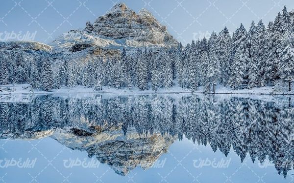 تصویر با کیفیت دریاچه برفی  به همراه منظره زیبا و طبیعت زیبای برفی