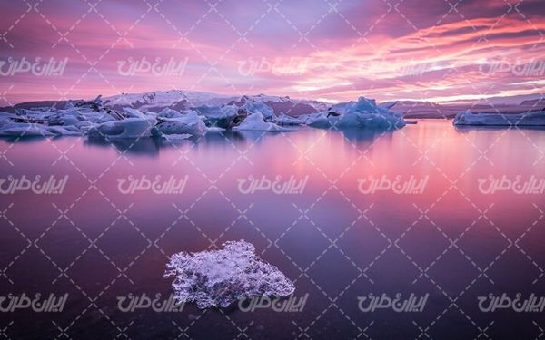 تصویر با کیفیت دریاچه برفی  به همراه منظره زیبا و طبیعت زیبای برفی
