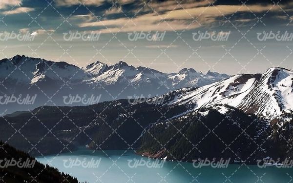 تصویر با کیفیت دریاچه برفی  به همراه منظره زیبا و طبیعت زیبای برفی