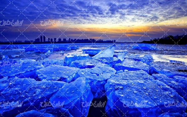 تصویر با کیفیت دریاچه برفی  به همراه منظره زیبا و طبیعت زیبای برفی