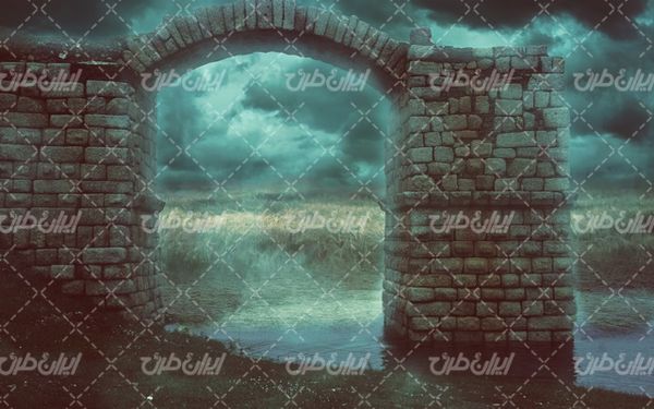 تصویر با کیفیت پل سنگی به همراه نی زار و آسمان ابری