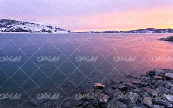 تصویر با کیفیت منظره زیبای فصل زمستان به همراه برف و چشم انداز