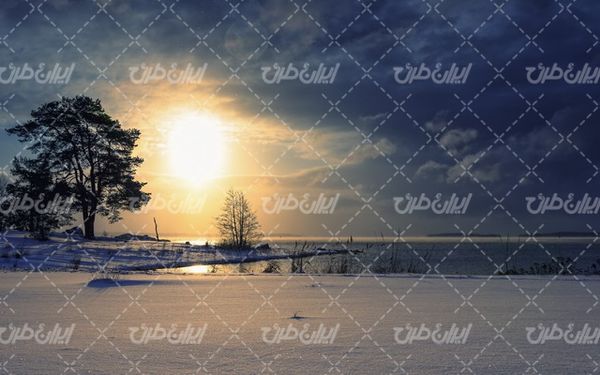 تصویر با کیفیت منظره  برفی به همراه فصل زمستان و چشم انداز برفی