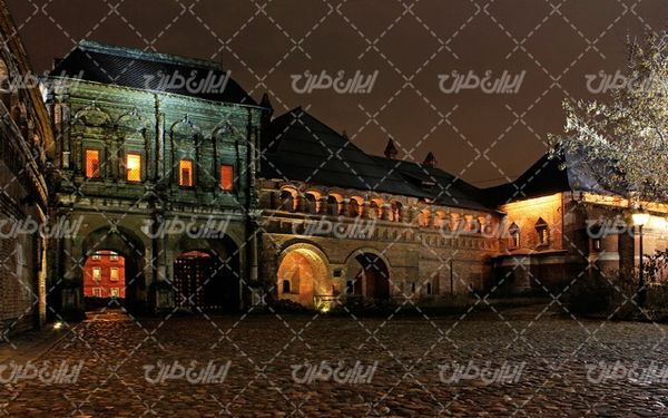 تصویر با کیفیت شهر گردشگری همراه با عکس شهر و ساختمان های شهری